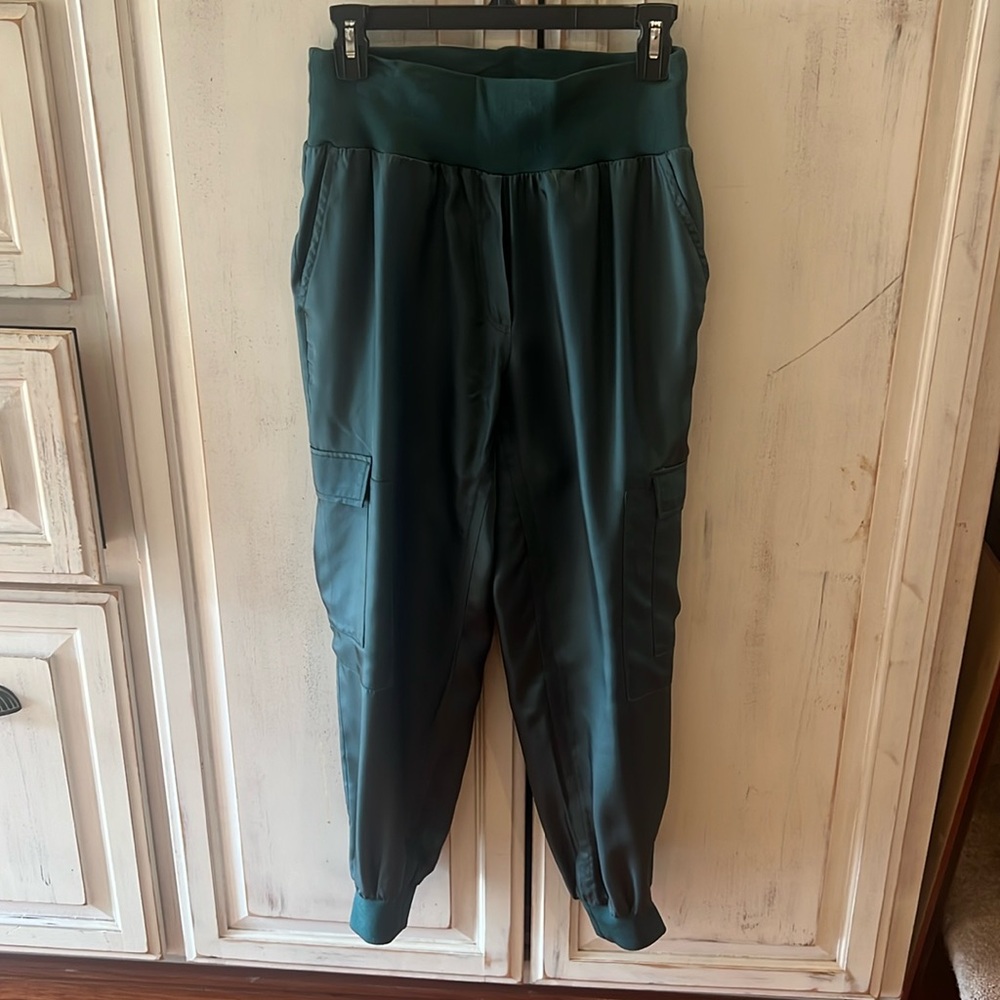 CINQ A SEPT lush green satin cargo joggers. Elastic waist dress up or down